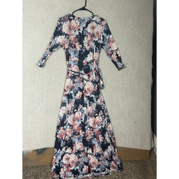 Women’s large floral maxi dress. Super soft and elegant. 42 pops - Picture 1 of 6